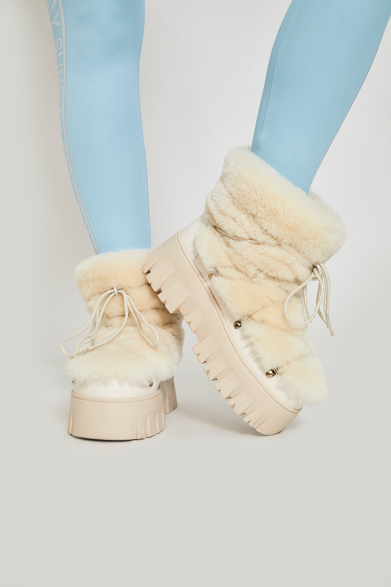Lug Tread Shearling Snow Boots - Short Cream