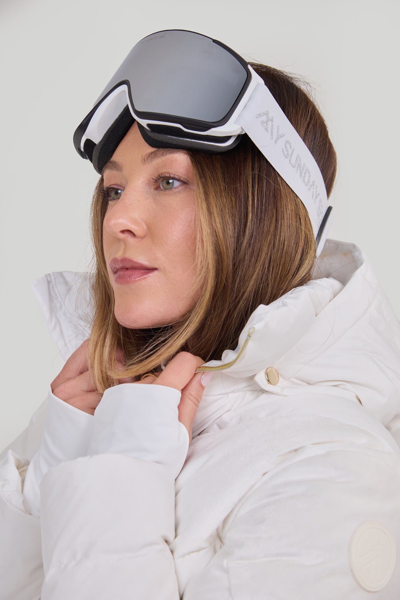 Goggles: White Strap / Gray Mirror Lens