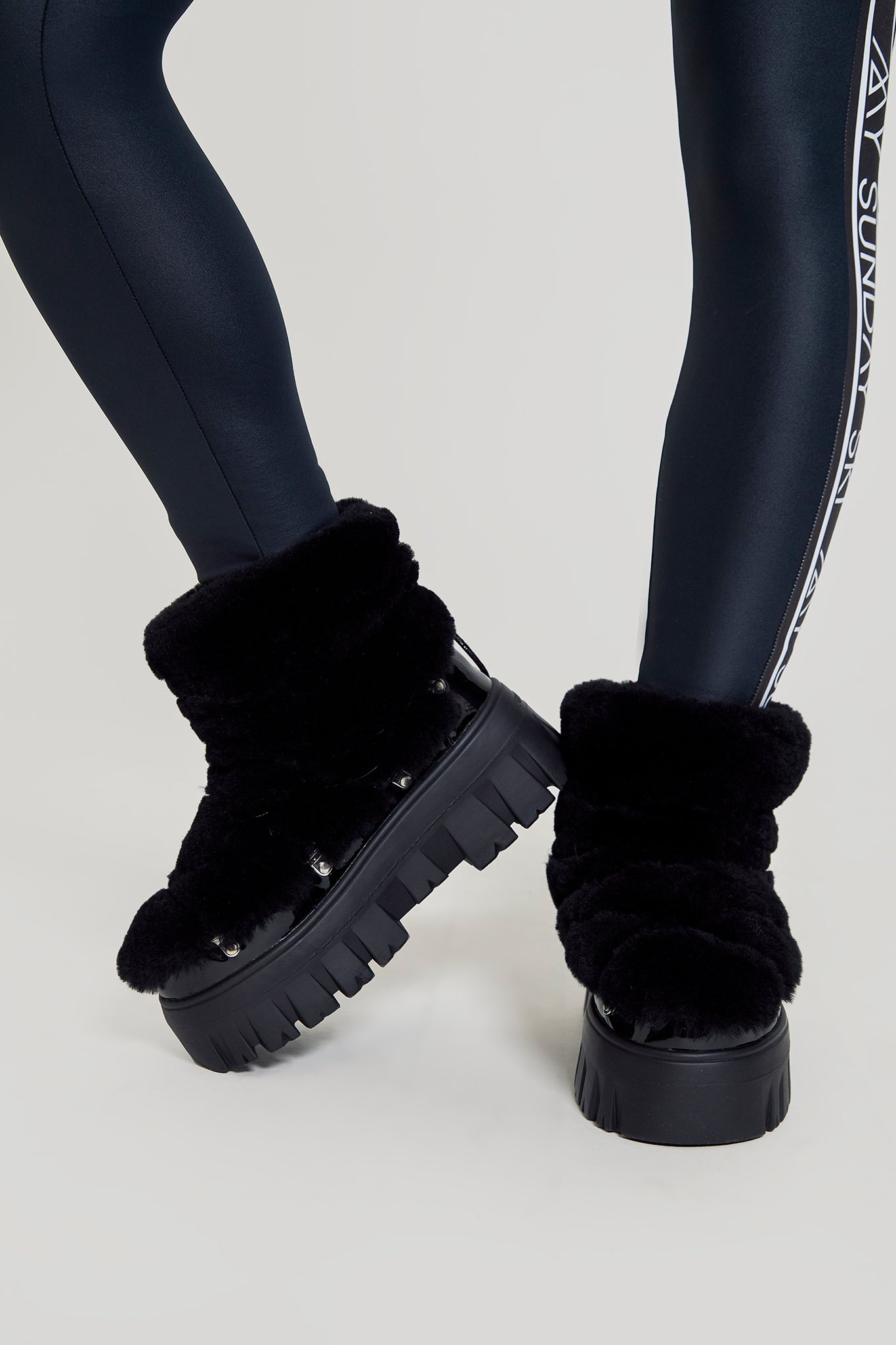 Lug Tread Shearling Snow Boots - Black