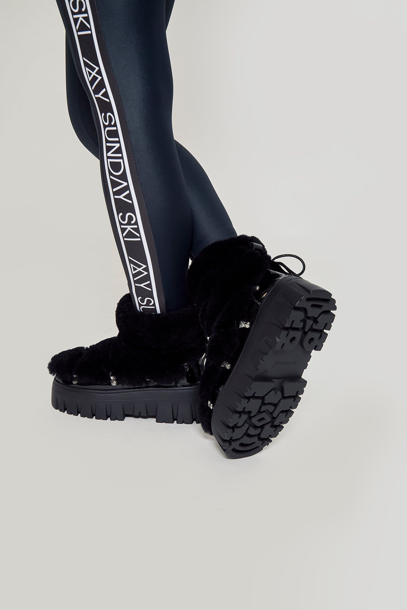 Lug Tread Shearling Snow Boots - Black