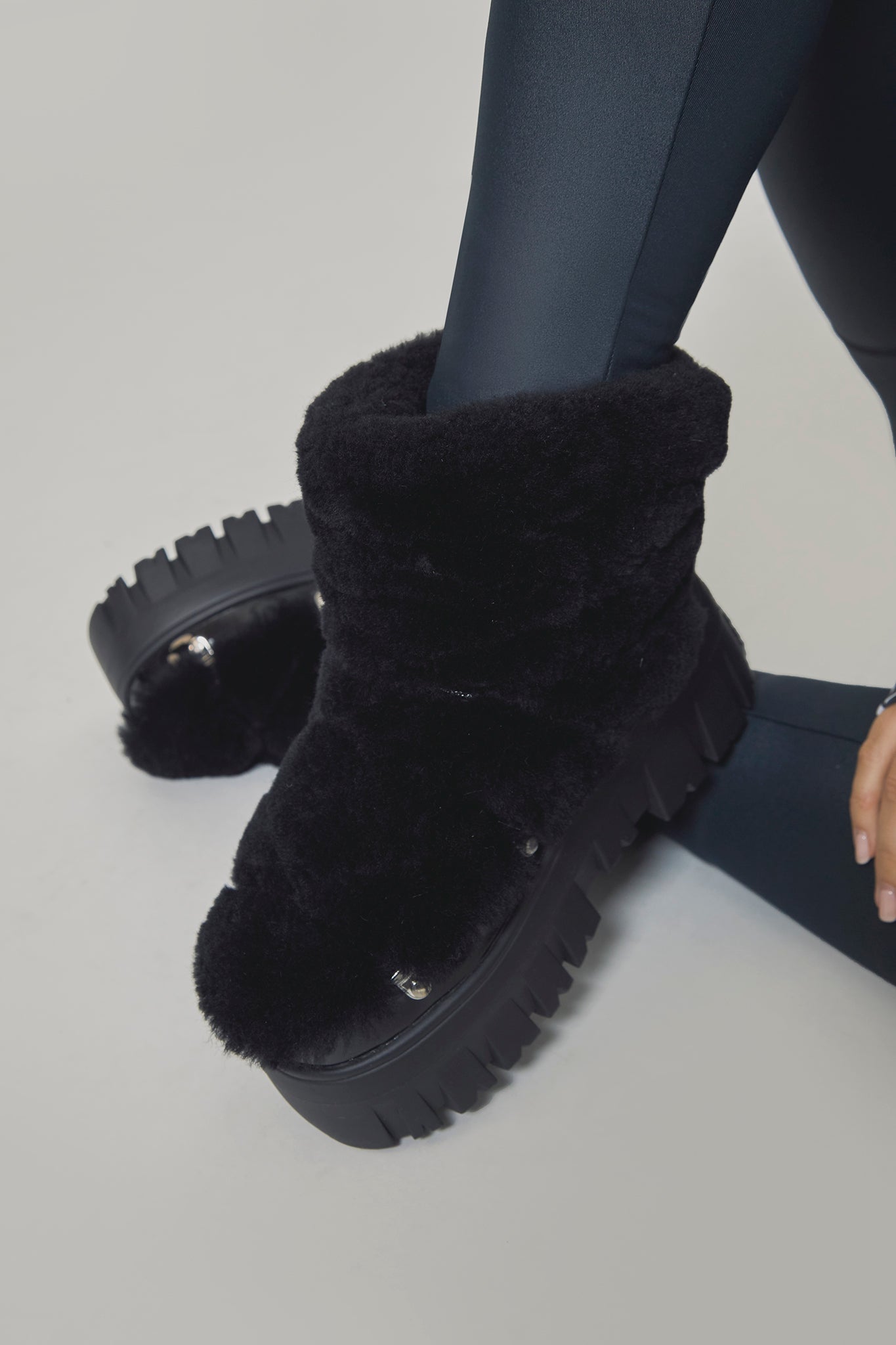 Lug Tread Shearling Snow Boots - Black